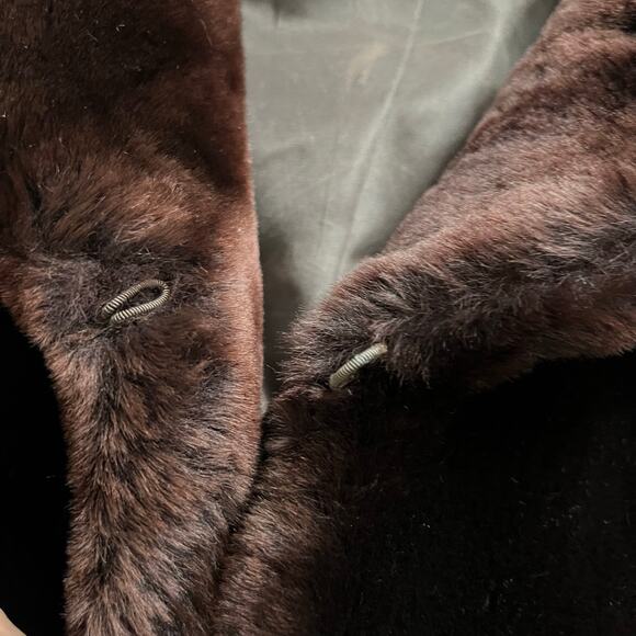 Vintage Chocolate Brown Fur Coat Short Collared Long Sleeve - Picture 9 of 10